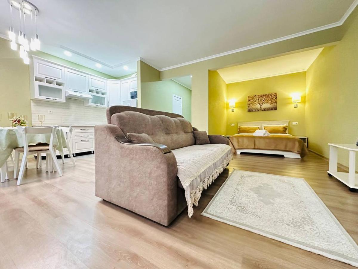 Central Park In The City Center Apartment Алма Ата Екстериор снимка